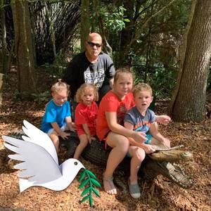 Meet your Posher, Kenneth